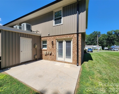 406 E 18th Street - Photo Thumbnail 15