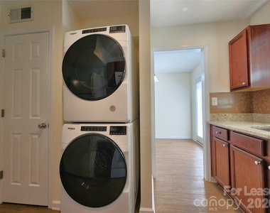406 E 18th Street - Photo Thumbnail 7