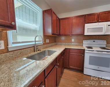 406 E 18th Street - Photo Thumbnail 5