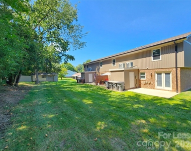 406 E 18th Street - Photo Thumbnail 16