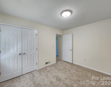 406 E 18th Street - Photo Thumbnail 14