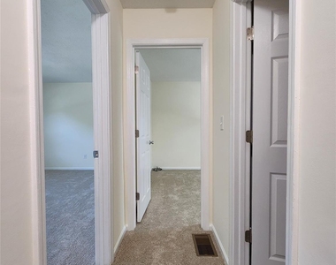 406 E 18th Street - Photo Thumbnail 9