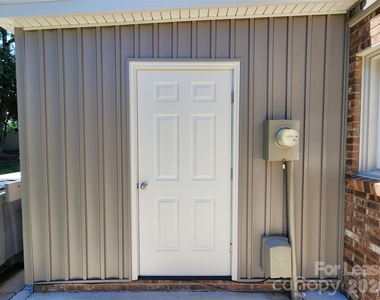 406 E 18th Street - Photo Thumbnail 17