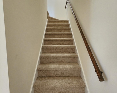 406 E 18th Street - Photo Thumbnail 8