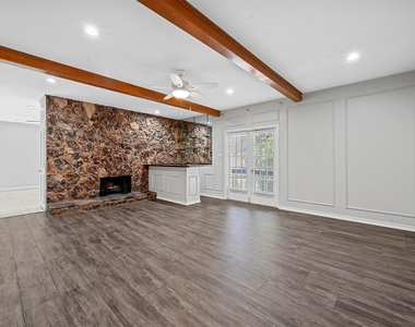 8560 Park Lane - Photo Thumbnail 4