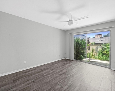 8560 Park Lane - Photo Thumbnail 3