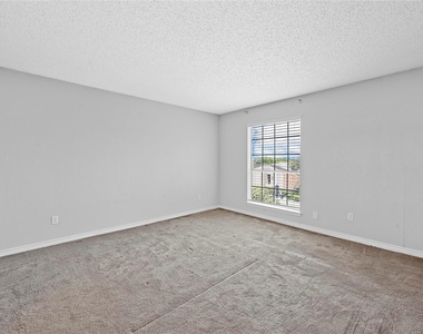 8560 Park Lane - Photo Thumbnail 11