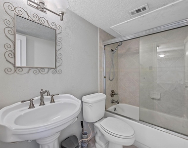 8560 Park Lane - Photo Thumbnail 20