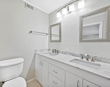 8560 Park Lane - Photo Thumbnail 19
