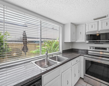 8560 Park Lane - Photo Thumbnail 9