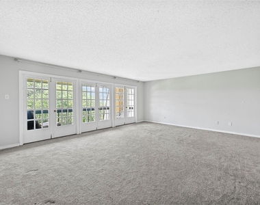 8560 Park Lane - Photo Thumbnail 10