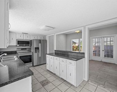 8560 Park Lane - Photo Thumbnail 7
