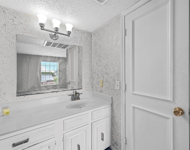 8560 Park Lane - Photo Thumbnail 13