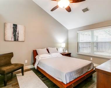 1349 Jasmine Drive - Photo Thumbnail 13