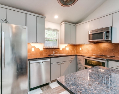 1349 Jasmine Drive - Photo Thumbnail 6