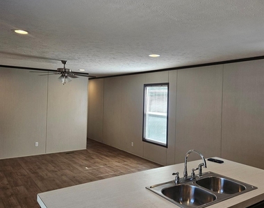 6501 W Hwy 199 - Photo Thumbnail 2