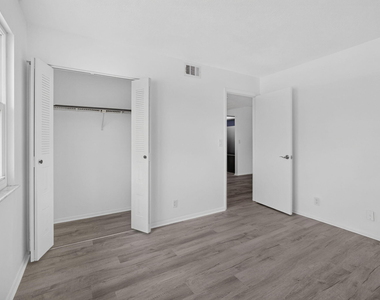 1536 Se Royal Green Circle - Photo Thumbnail 17