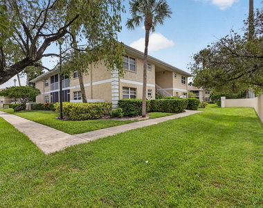 1536 Se Royal Green Circle - Photo Thumbnail 4
