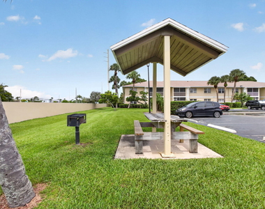 1536 Se Royal Green Circle - Photo Thumbnail 24