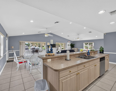 1536 Se Royal Green Circle - Photo Thumbnail 26