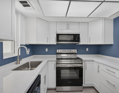 1536 Se Royal Green Circle - Photo Thumbnail 8