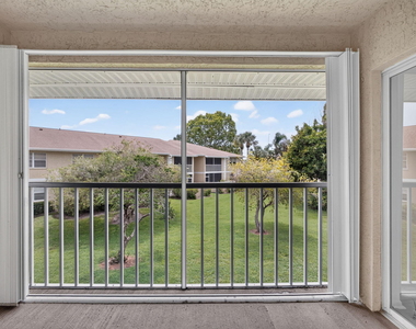 1536 Se Royal Green Circle - Photo Thumbnail 19