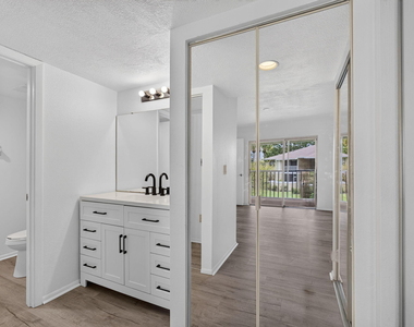 1536 Se Royal Green Circle - Photo Thumbnail 14