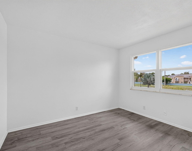 1536 Se Royal Green Circle - Photo Thumbnail 15