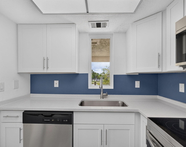 1536 Se Royal Green Circle - Photo Thumbnail 1