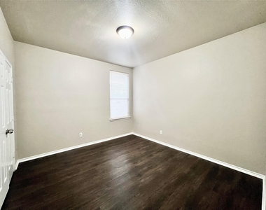 8221 Atherton Street - Photo Thumbnail 7