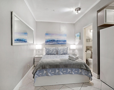 3710 Collins Avenue - Photo Thumbnail 6