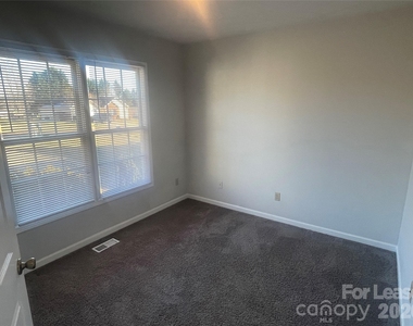 1444 Farmington Hills Drive - Photo Thumbnail 8