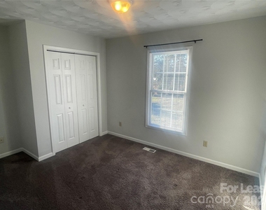 1444 Farmington Hills Drive - Photo Thumbnail 11
