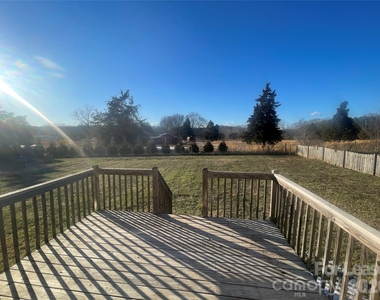 1444 Farmington Hills Drive - Photo Thumbnail 15