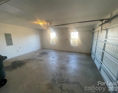 1444 Farmington Hills Drive - Photo Thumbnail 14