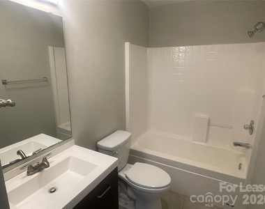 1444 Farmington Hills Drive - Photo Thumbnail 10