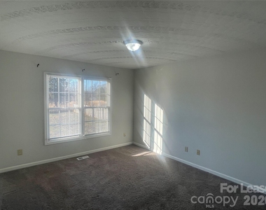 1444 Farmington Hills Drive - Photo Thumbnail 12