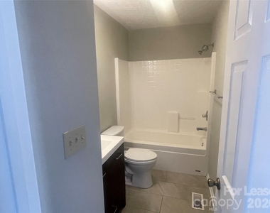 1444 Farmington Hills Drive - Photo Thumbnail 9