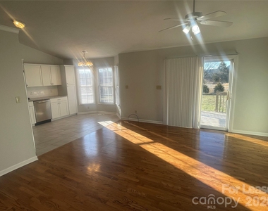 1444 Farmington Hills Drive - Photo Thumbnail 3
