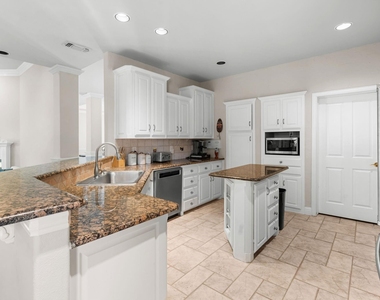 8517 Woodlake Circle - Photo Thumbnail 5