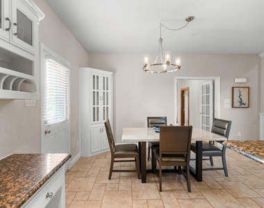 8517 Woodlake Circle - Photo Thumbnail 10