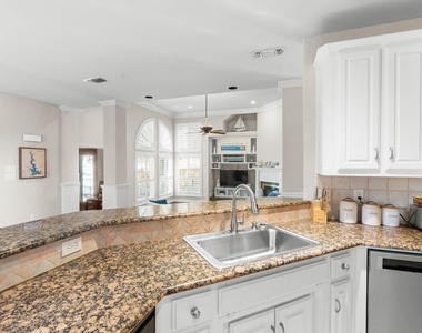 8517 Woodlake Circle - Photo Thumbnail 9