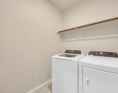 2271 Bryant Lane - Photo Thumbnail 7