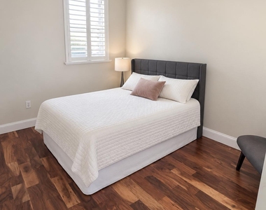 4917 Windward Way - Photo Thumbnail 5