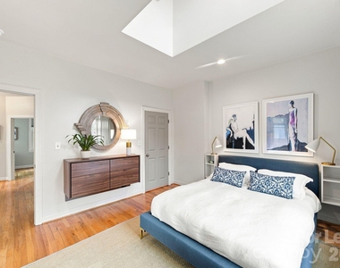 1621 Lyndhurst Avenue - Photo Thumbnail 14