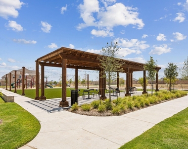 1023 Splitrock Drive - Photo Thumbnail 12