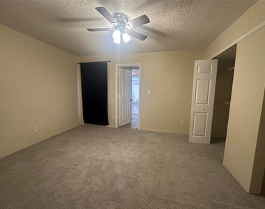 9825 Walnut Street - Photo Thumbnail 3