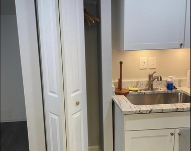 3610 Lloyd Drive - Photo Thumbnail 4
