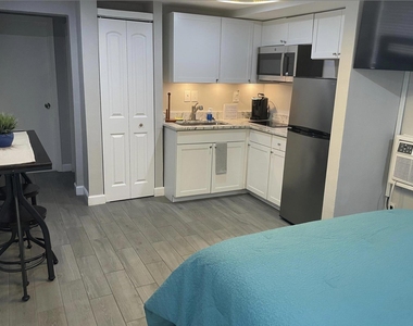 3610 Lloyd Drive - Photo Thumbnail 3