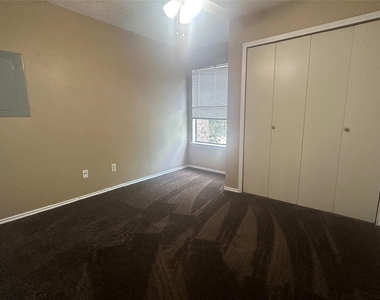 9823 Walnut Street - Photo Thumbnail 4